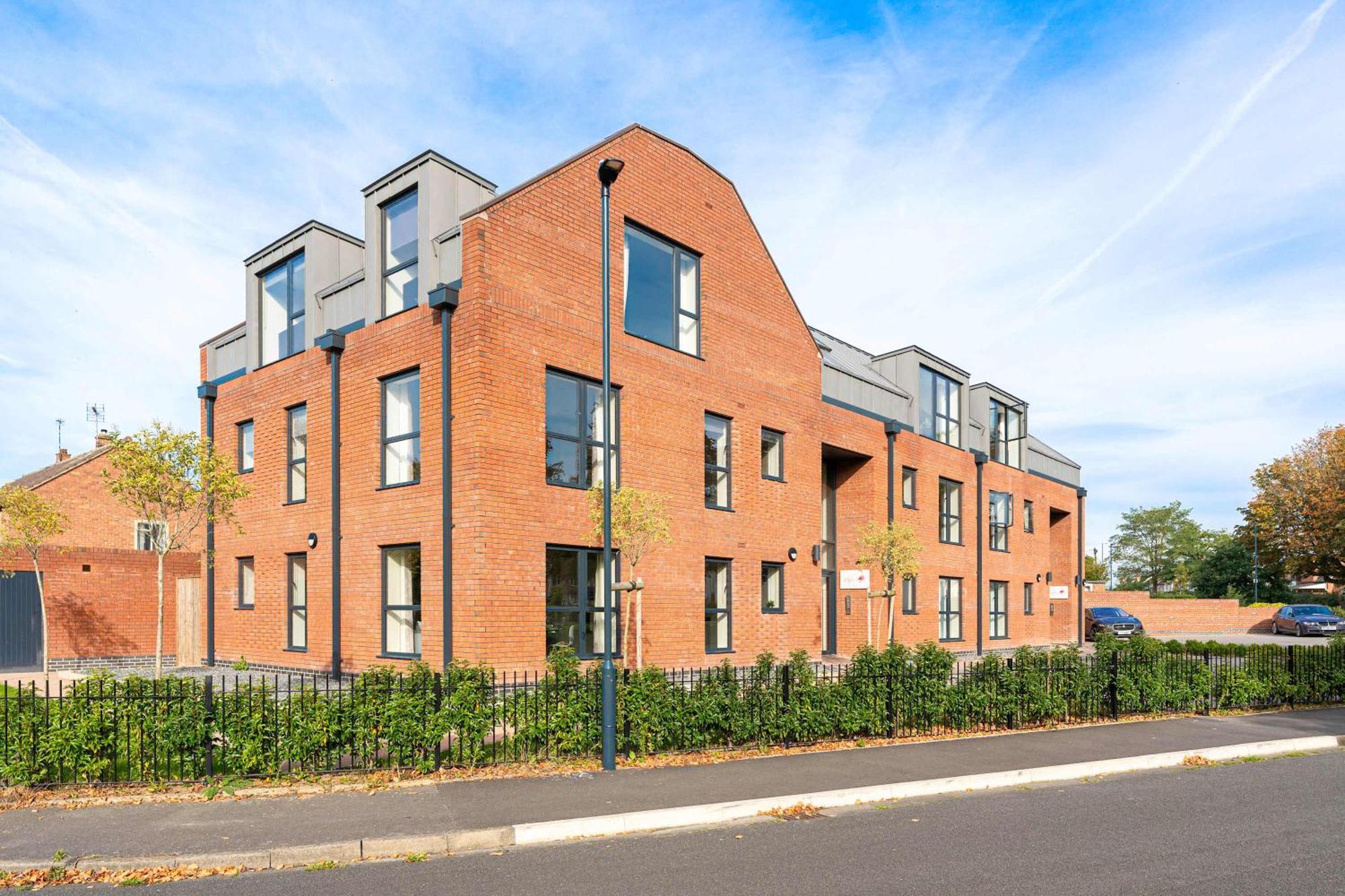Stylish 2 Bedroom Apartments In Derby Bagian luar foto
