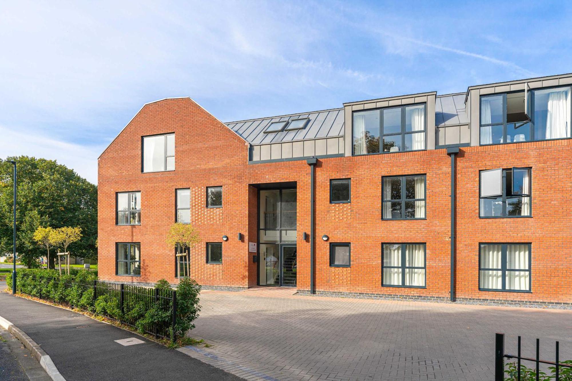 Stylish 2 Bedroom Apartments In Derby Bagian luar foto